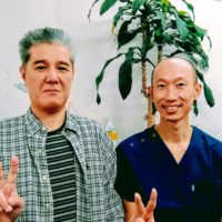 突発性ジストニアの痙性斜頸により首が右に向いてしまい正面で止められない事がお悩みの春日井市在住の50才の男性の福山様
