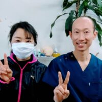 右足が痛みで寝返りも打てず眠れない、車の乗り下りも30分かかり、トイレもかがめない尾張旭市にお住いの40代女性のY.N様